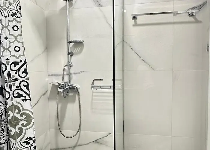 24/7 Self Check-in *