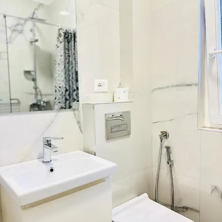 24/7 Self Check-in * تيرانا