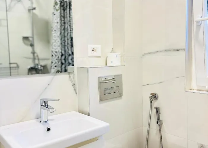 24/7 Self Check-in * Tirana